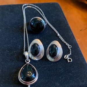 Elegant Black and Silver Jewelry Set